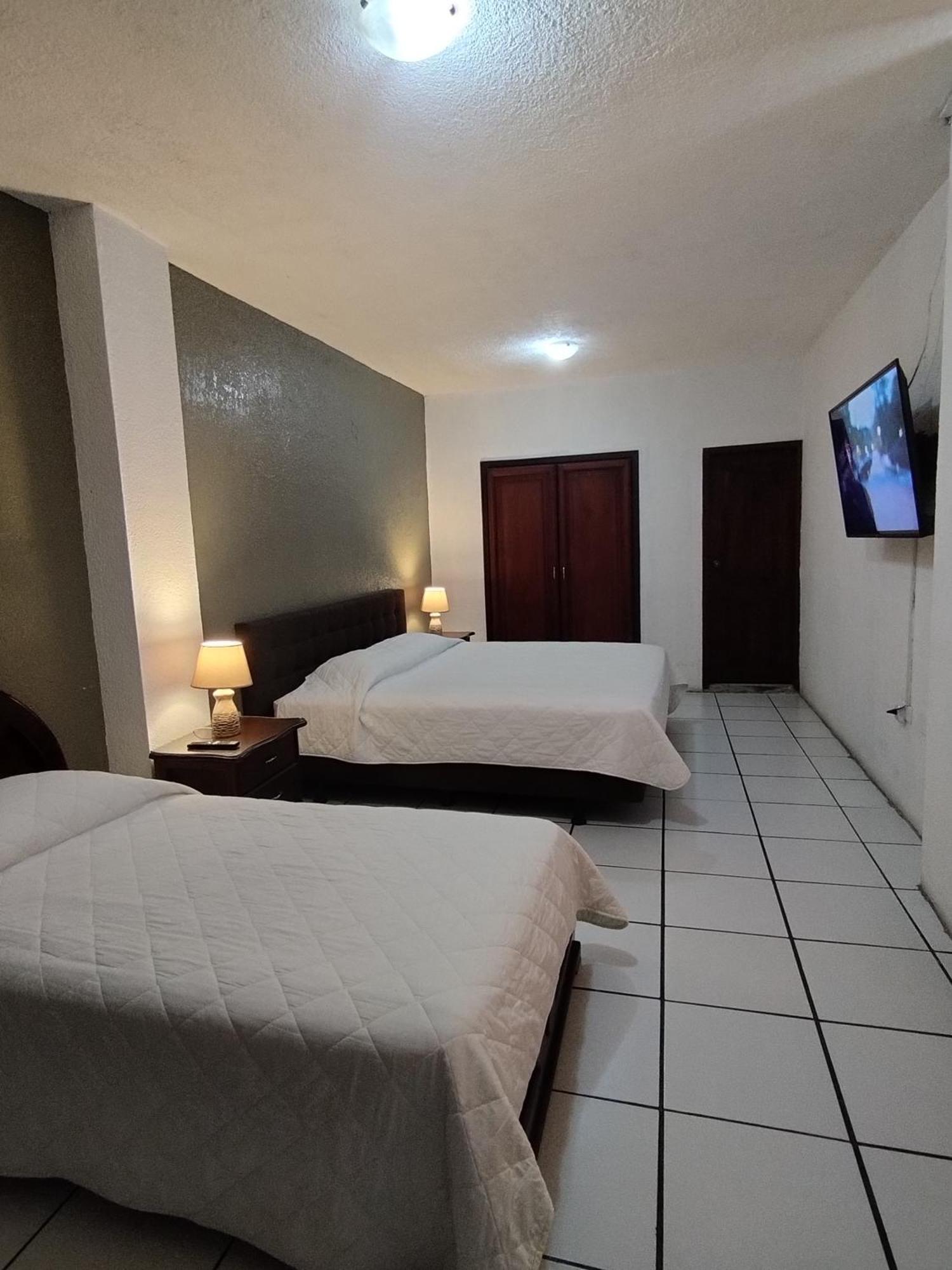 Hotel Puerta Del Sol Santo Domingo de los Colorados Exterior foto