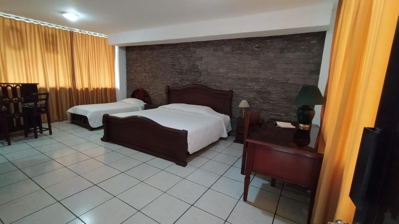 Hotel Puerta Del Sol Santo Domingo de los Colorados Exterior foto