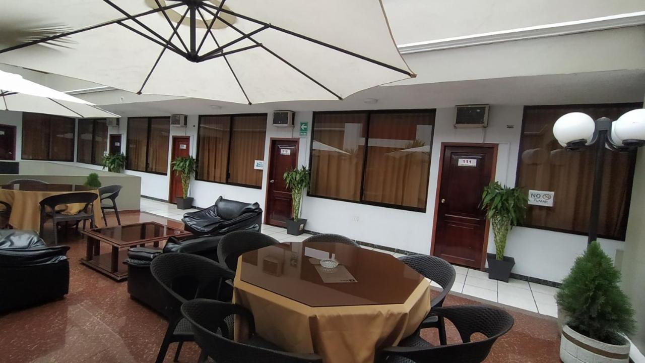 Hotel Puerta Del Sol Santo Domingo de los Colorados Exterior foto