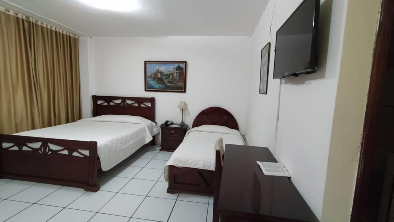 Hotel Puerta Del Sol Santo Domingo de los Colorados Exterior foto