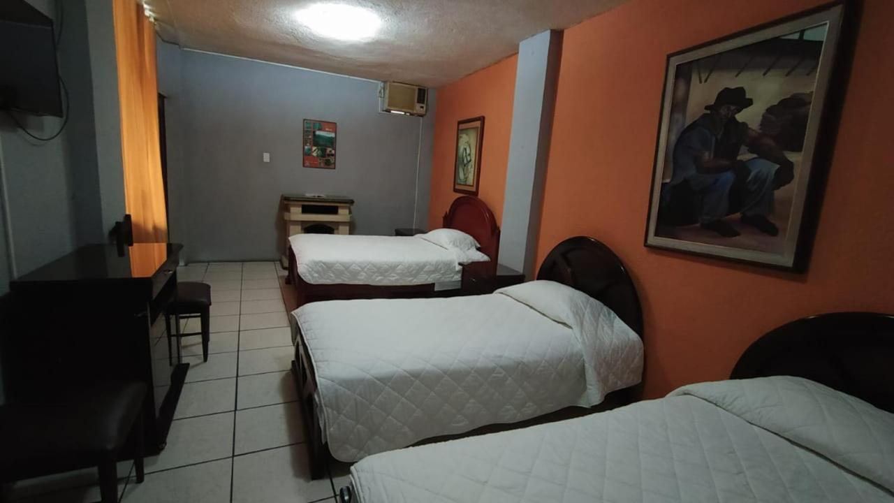 Hotel Puerta Del Sol Santo Domingo de los Colorados Exterior foto
